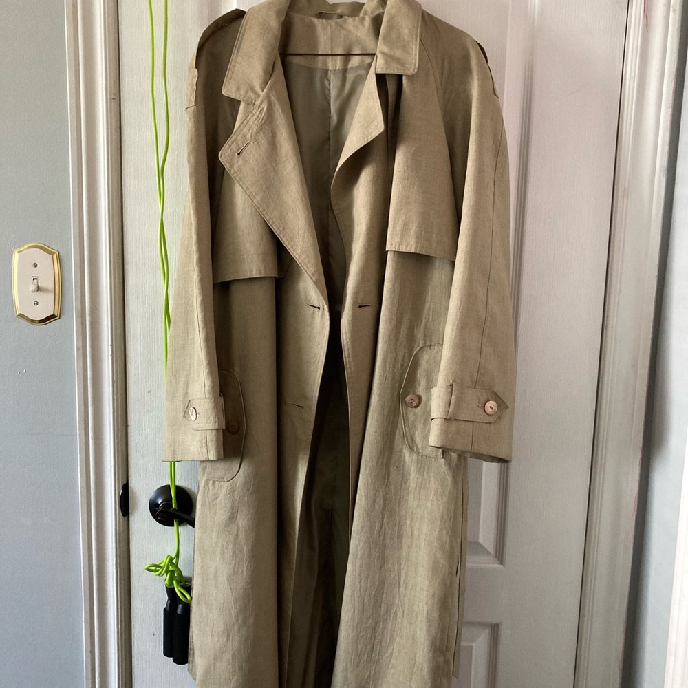 Trench coat in beige/tan
